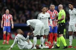 开云体育入口-马德里德比战术厮杀，皇马客场战平马德里竞技