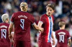 开云体育官网-曼联主场大胜伯恩利，全取三分