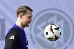 开云体育APP下载-诺伊尔传授门将技巧，为球队增添力量的简单介绍