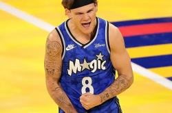 开云APP-关于体育明星在比赛中表现出色，赢得满堂喝彩的信息