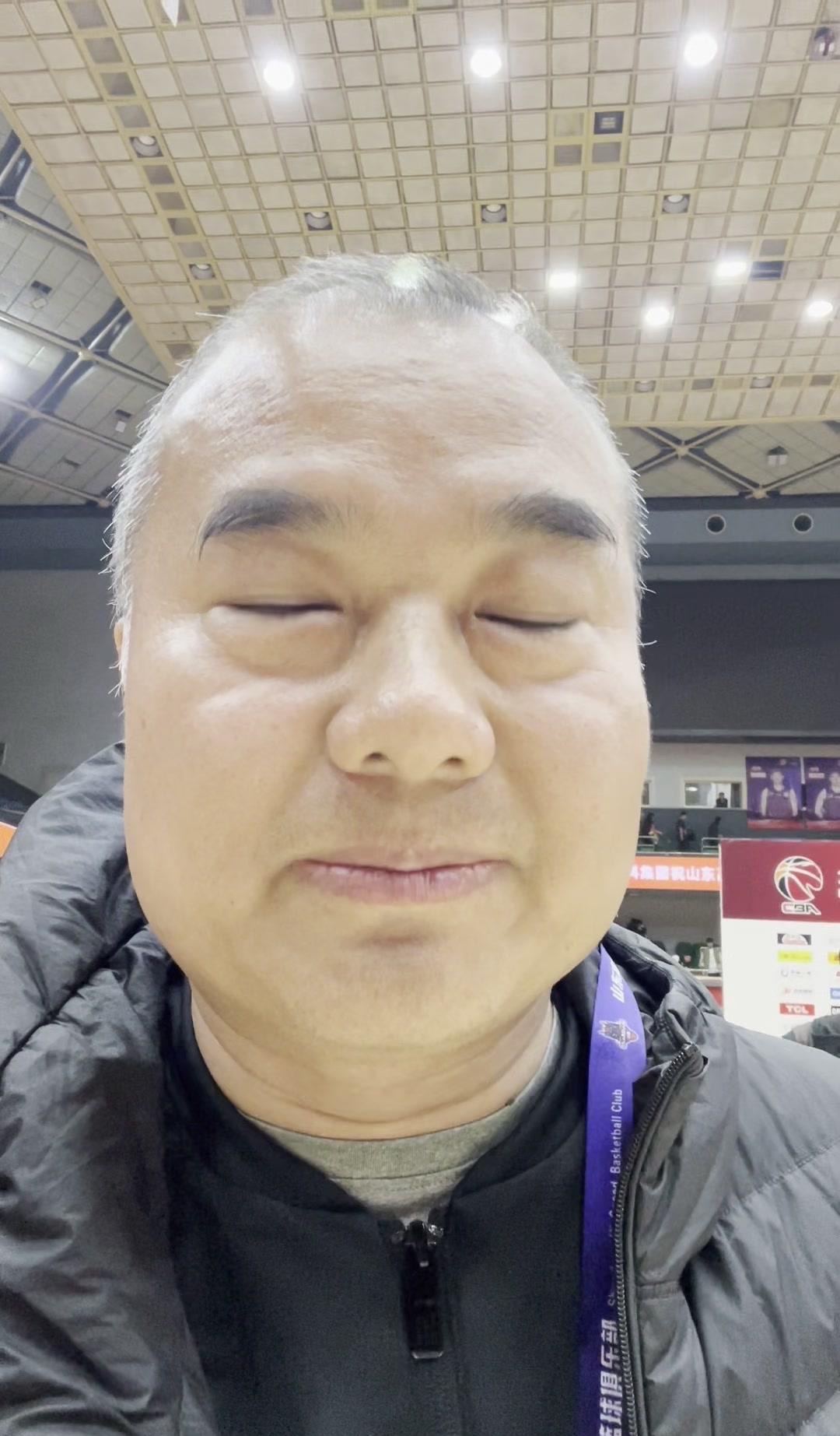 球场上的巨大压力让篮球运动员紧张不安