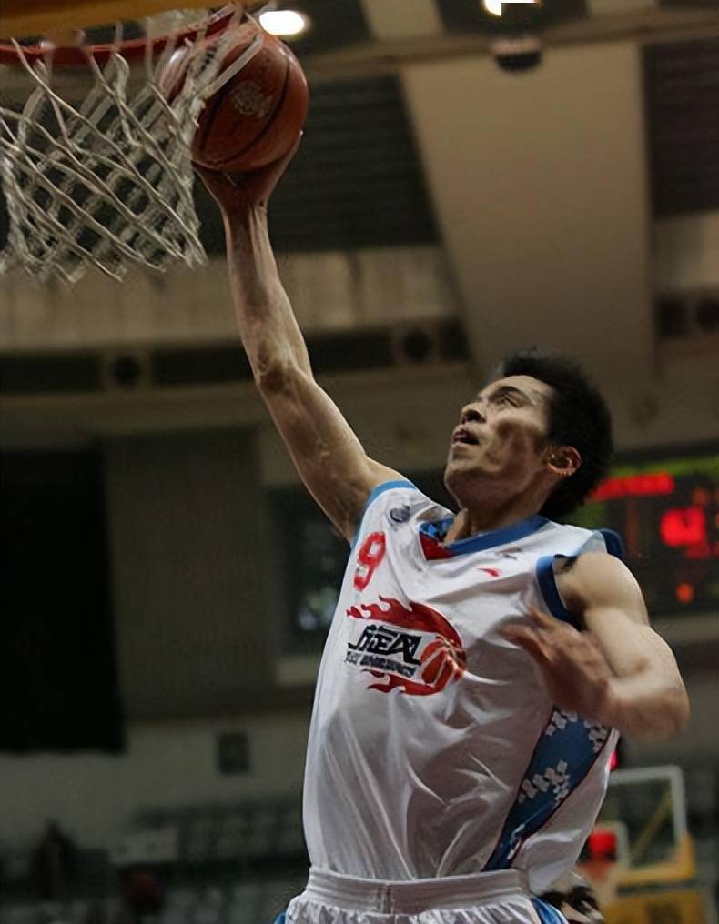 包含张卫平担任国家男篮主教练,改观球队的词条 包含张卫平担任国家男篮主教练,改观球队的词条