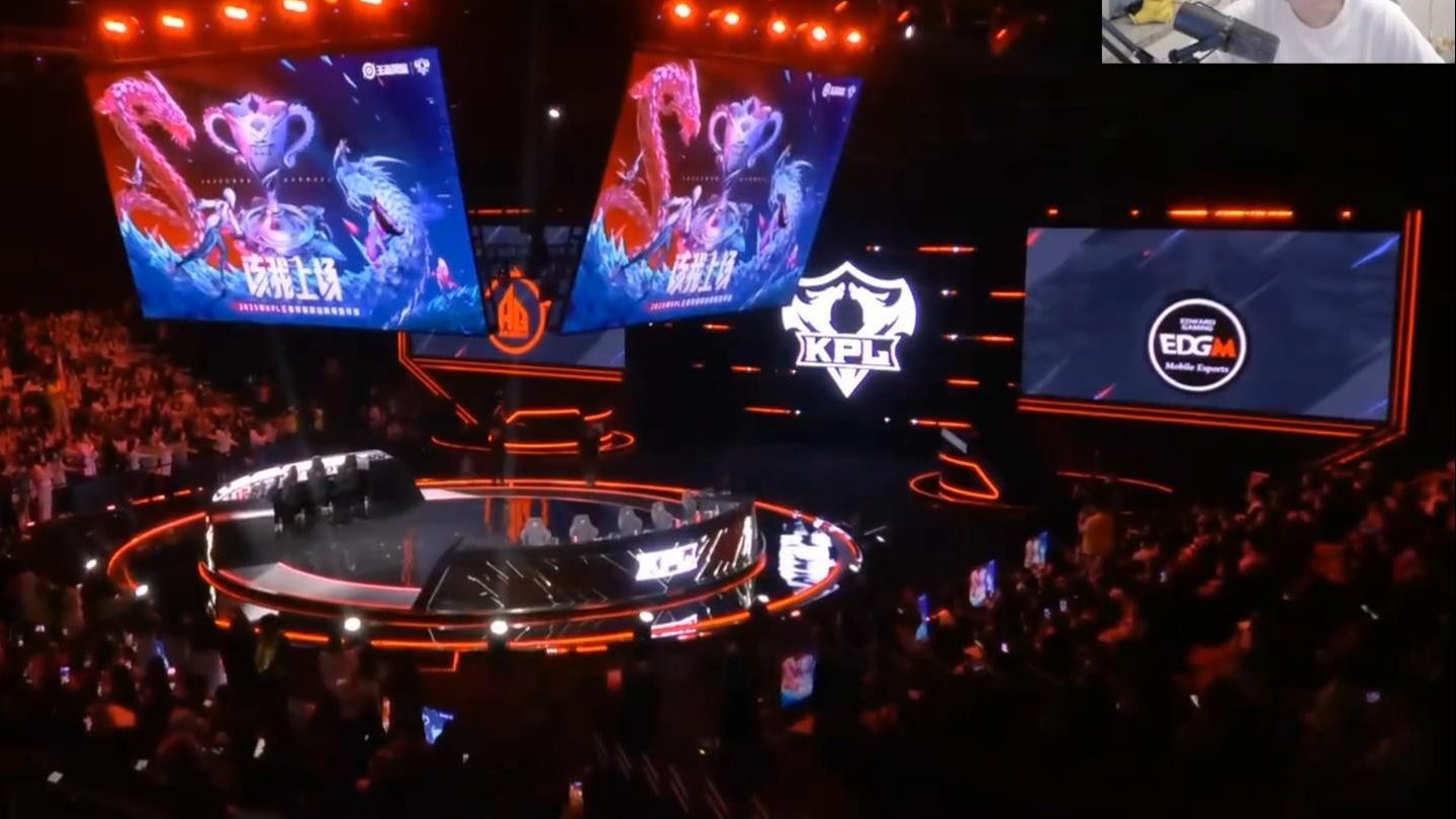 CLG险胜FLY，Bin成为全场焦点成都决赛之夜3:1（釜山）