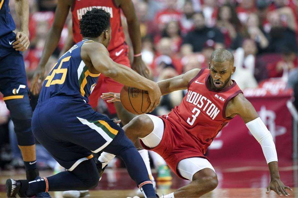 火箭成功赢下对手，举行翻盖致胜成绩吐气扬漏