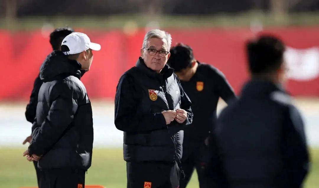 佩鲁贾缺少关键中场，战术体系或调整