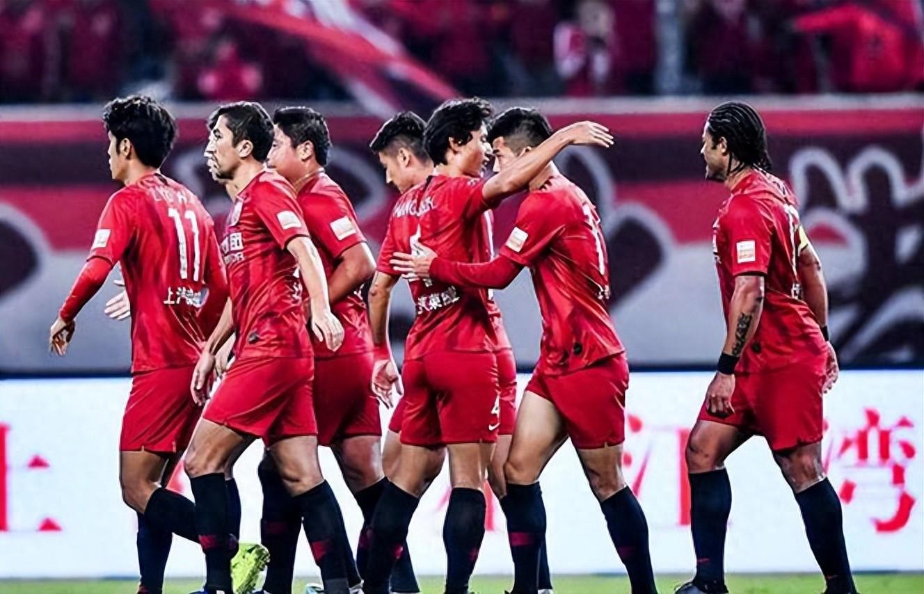 上港队全力备战,为球迷带来惊喜表现 上港队全力备战,为球迷带来惊喜表现