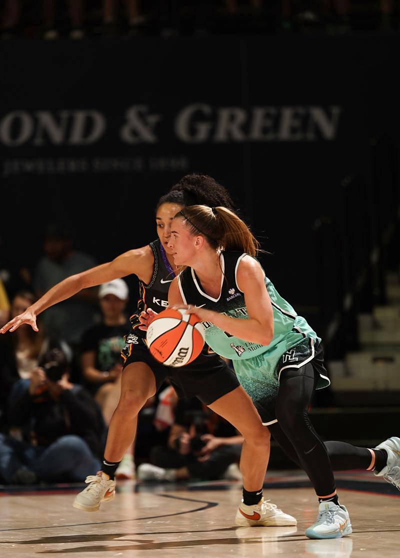 山猫主场击败马刺，全队表现神勇的简单介绍