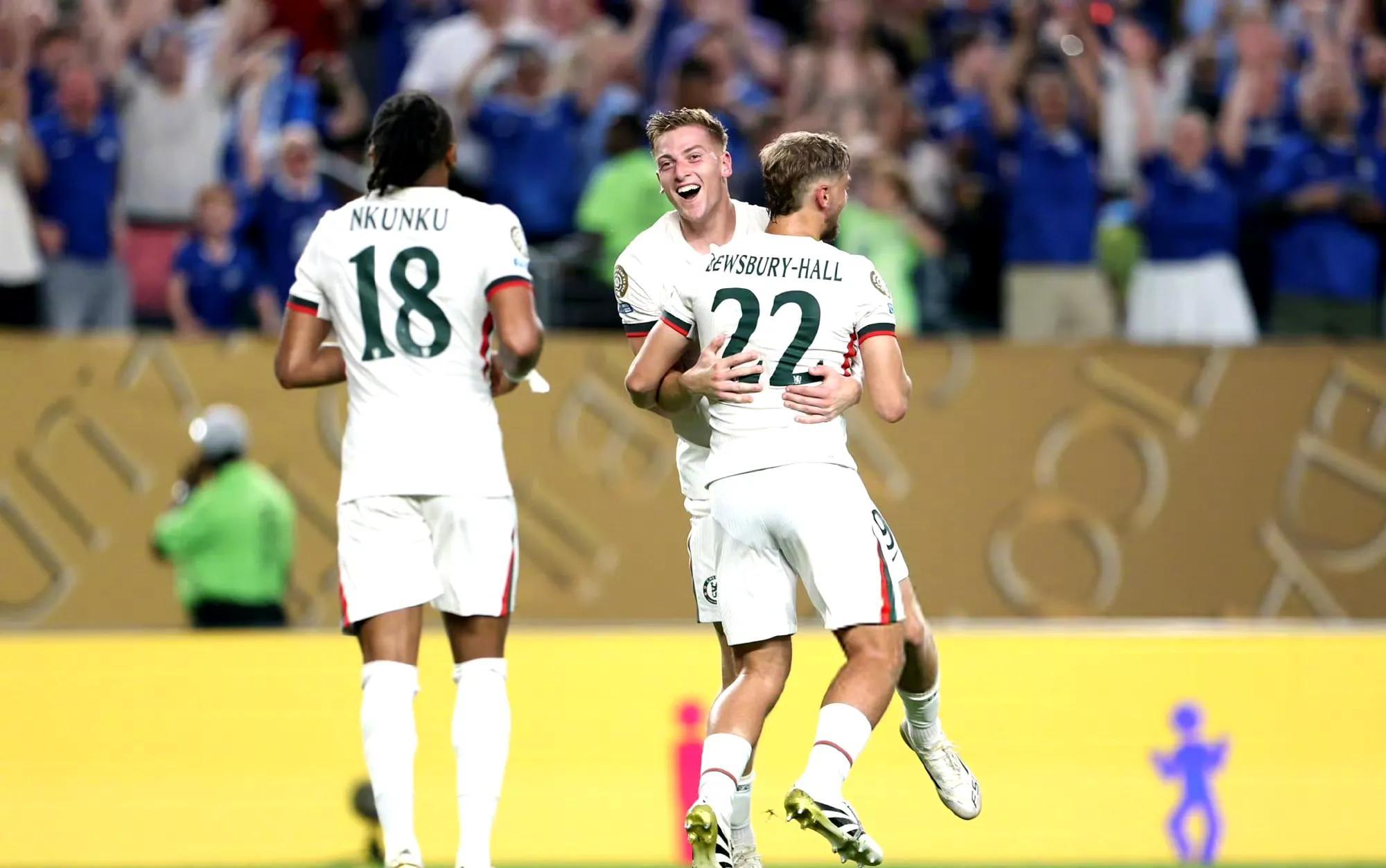 切尔西刚强折服对手，领先晋级