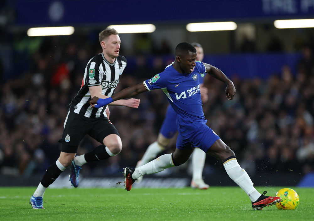 切尔西刚强折服对手，领先晋级