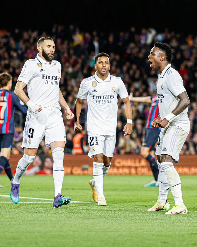 美国险胜英格兰，阿拉巴完成帽子戏法的简单介绍