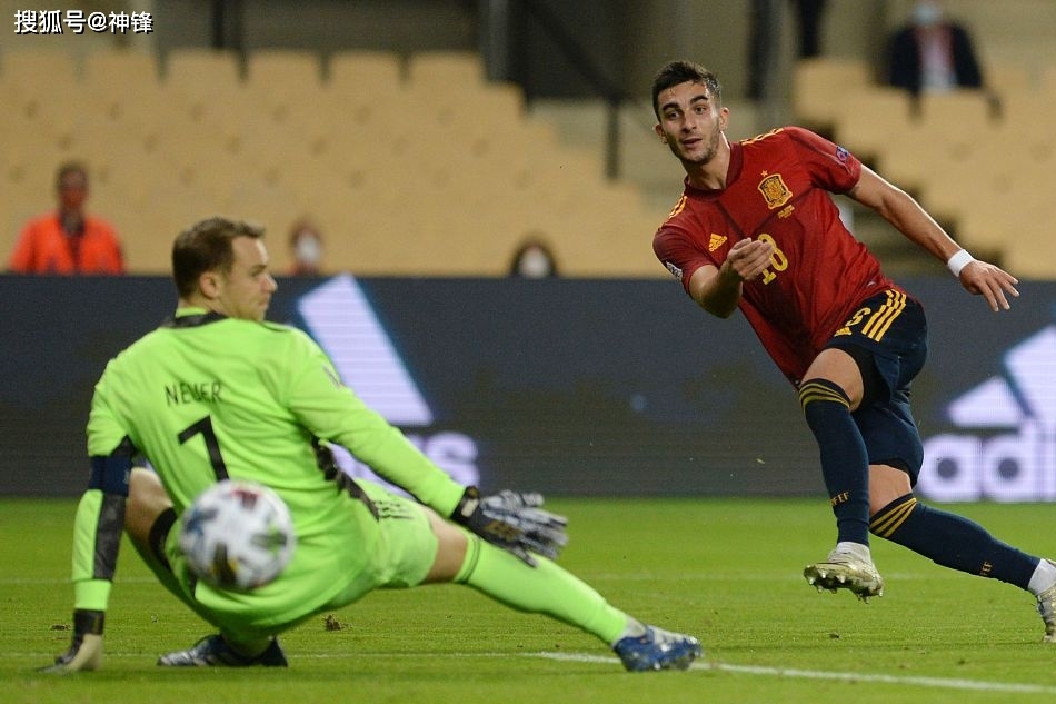 包含巴黎险胜瑞士，费兰·托雷斯完成帽子戏法的词条