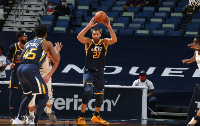 包含步行者力克鹈鹕，威斯布鲁克三分雨点燃全场的词条