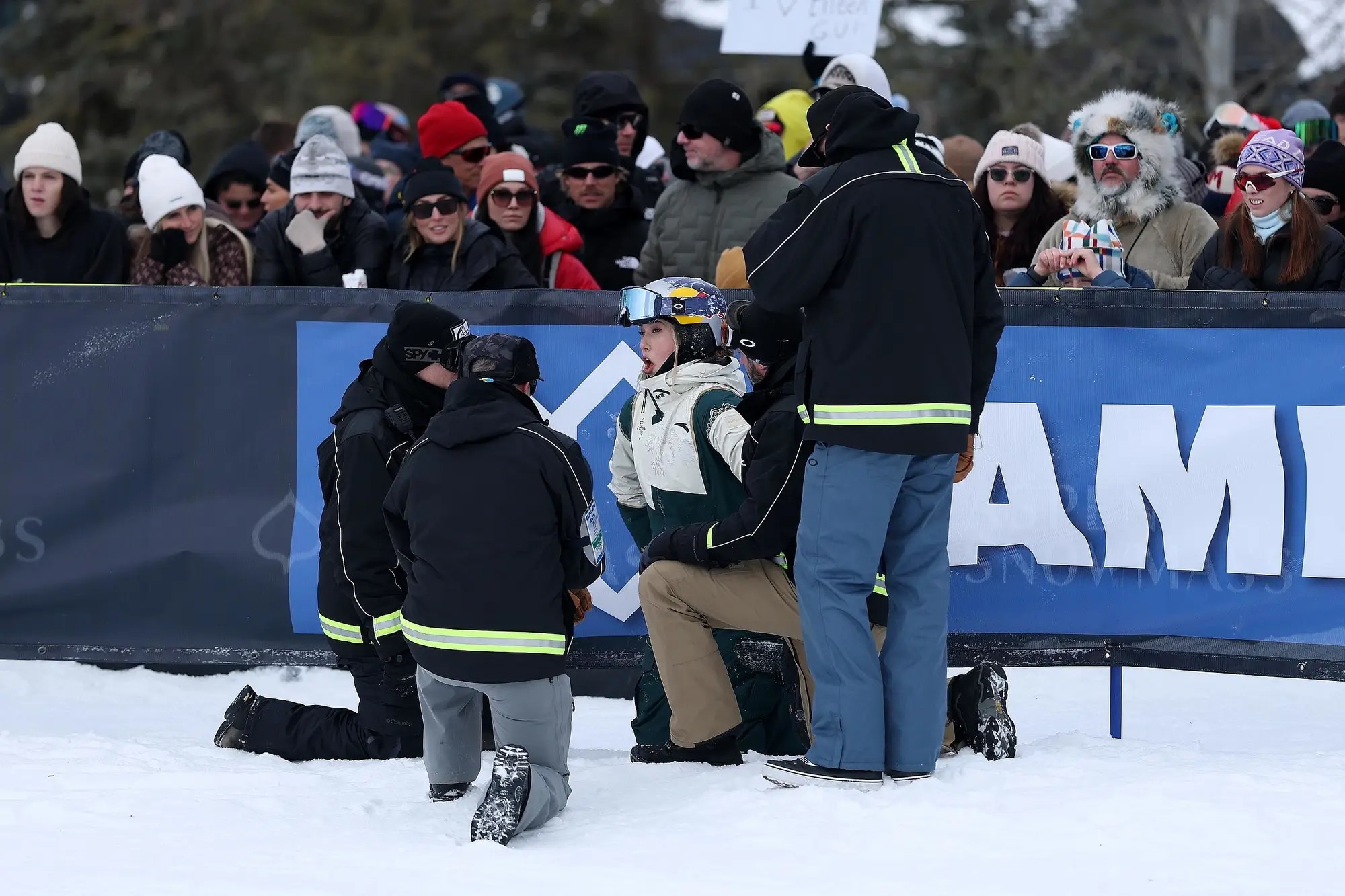 高尔夫明星选手受伤退赛，引发热议